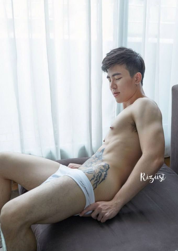 Hot guy in underwear 319