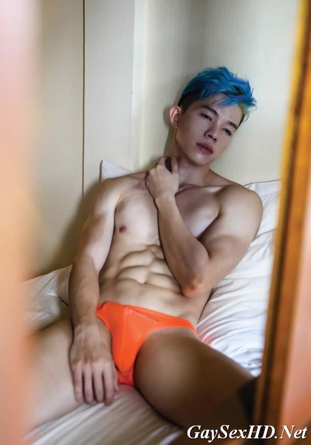 hot male 442 (18+)