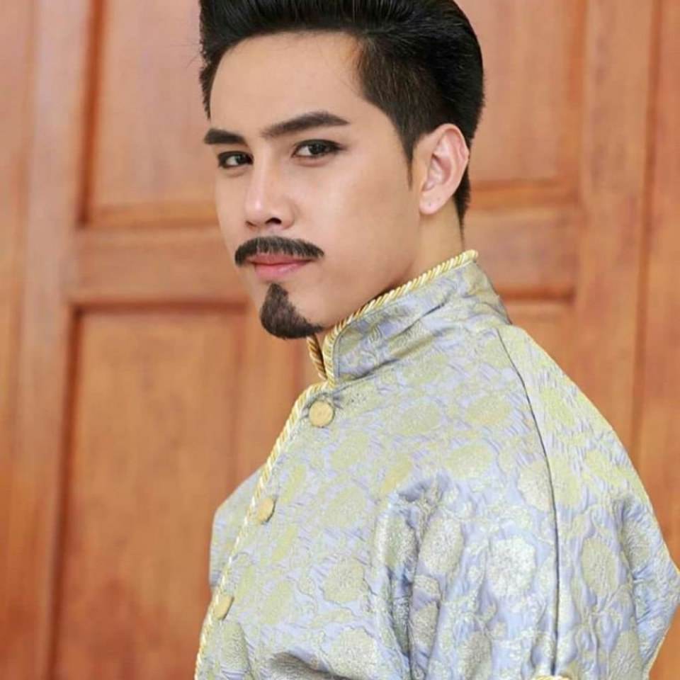 เปิดวาร์ป "เอิร์ธ วิศววิท" ผู้รับบท "หลวงศรียศ" จากละคร "บุพเพสันนิวาส" หล่อ หุ่นดีจริงเชียวเจ้าค่ะ
