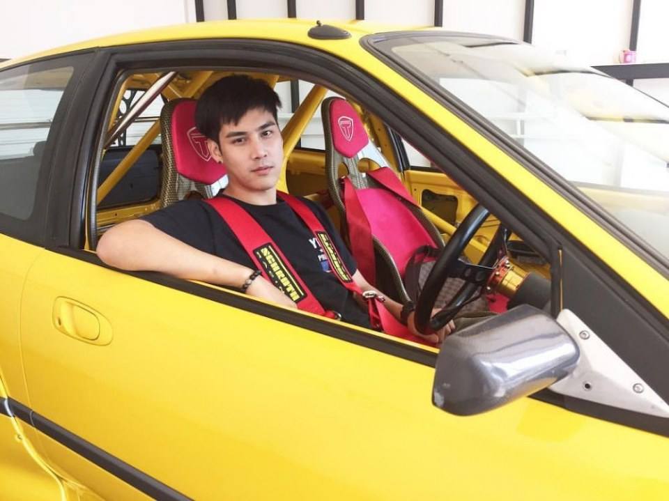 เปิดวาร์ป "เอิร์ธ วิศววิท" ผู้รับบท "หลวงศรียศ" จากละคร "บุพเพสันนิวาส" หล่อ หุ่นดีจริงเชียวเจ้าค่ะ