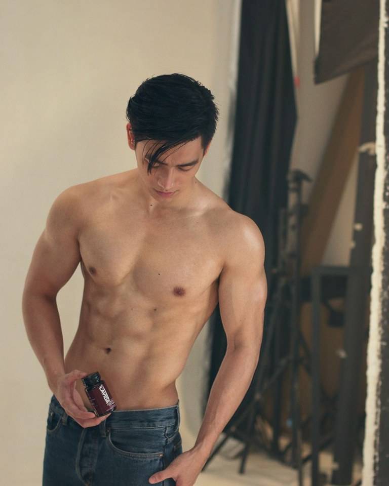 สามีหล่อล่ำ