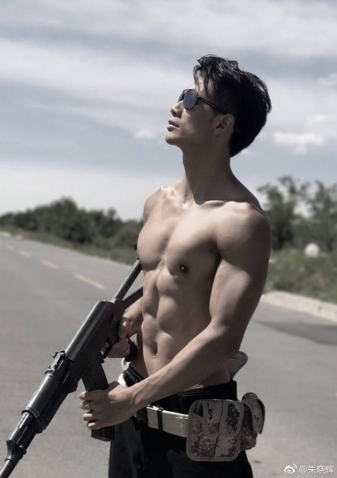 สามีหล่อล่ำ