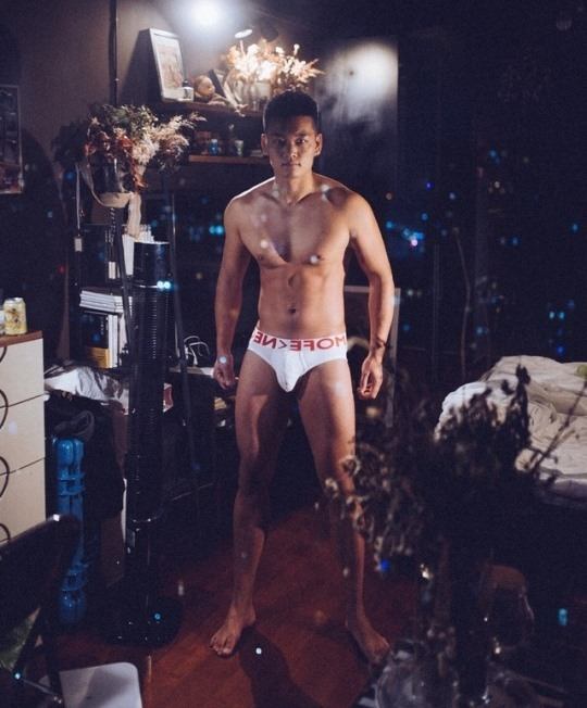 hot male 444 (18+)
