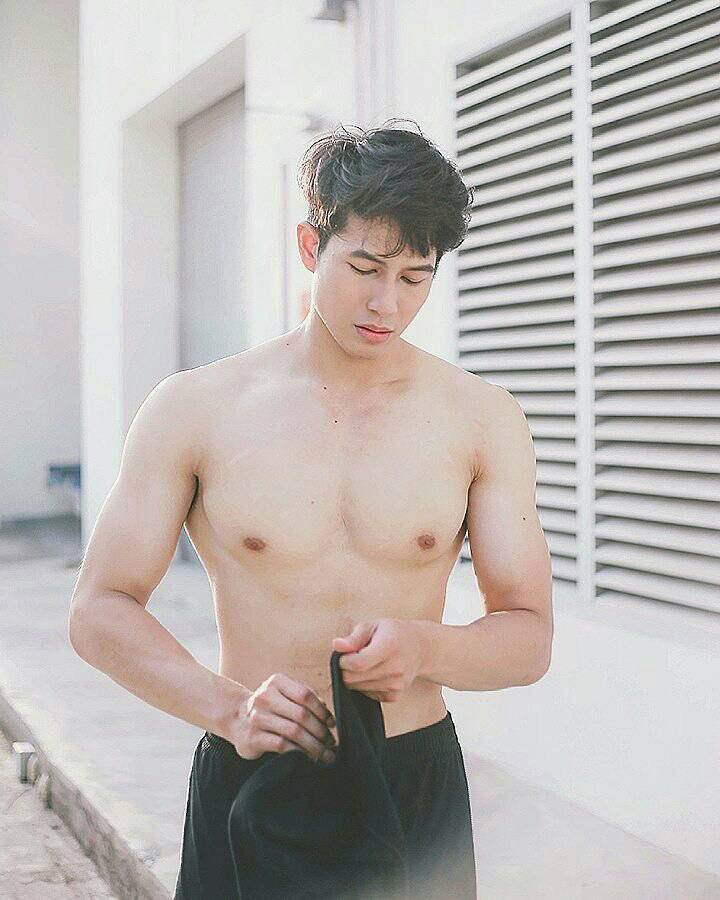 รูปหล่อกล้ามใหญ่ หลัวๆๆๆ