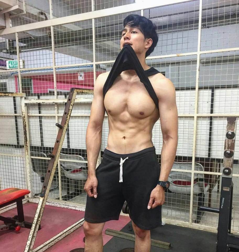 รูปหล่อกล้ามใหญ่ หลัวๆๆๆ