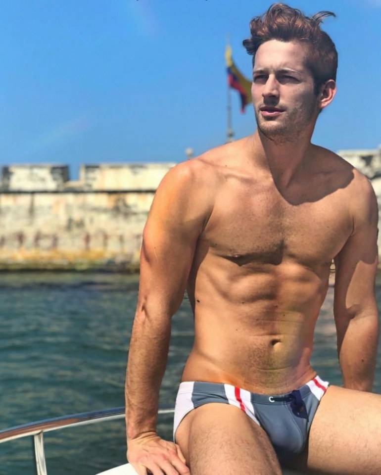 hot male 445 (18+)