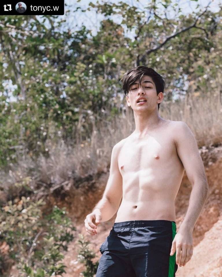 ซ้ายหรือขวา จอช (ig : josswayar) 👱🏻&zwj;♂️ หรือลุค (ig : lukevoyage)