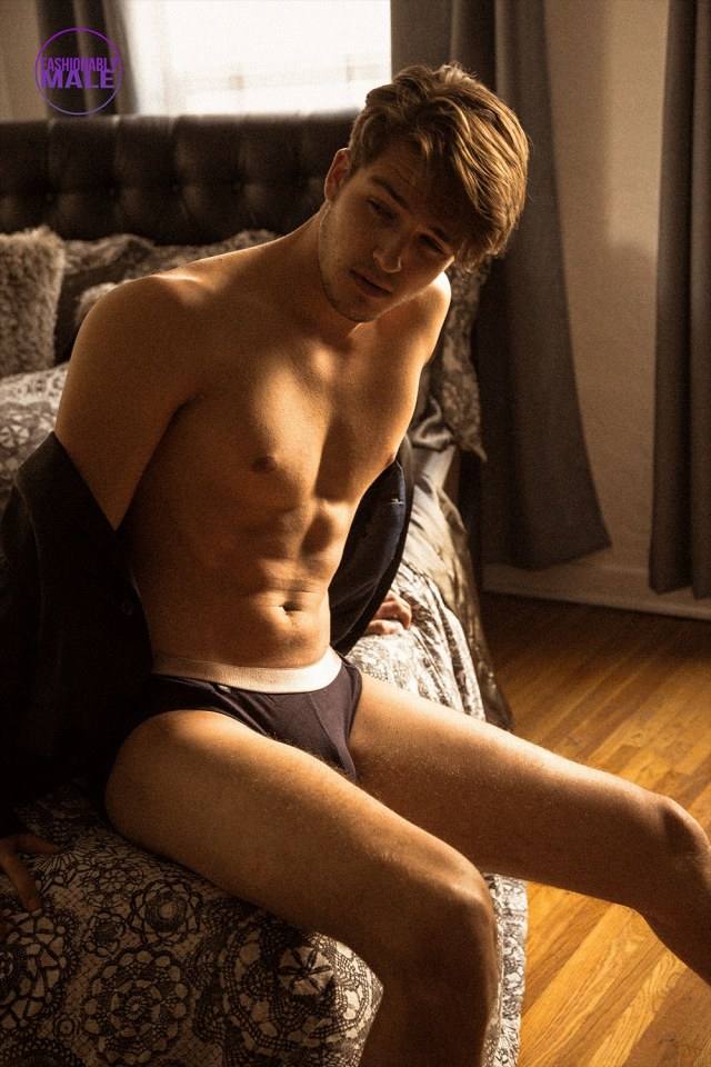 Hot guy in underwear 320
