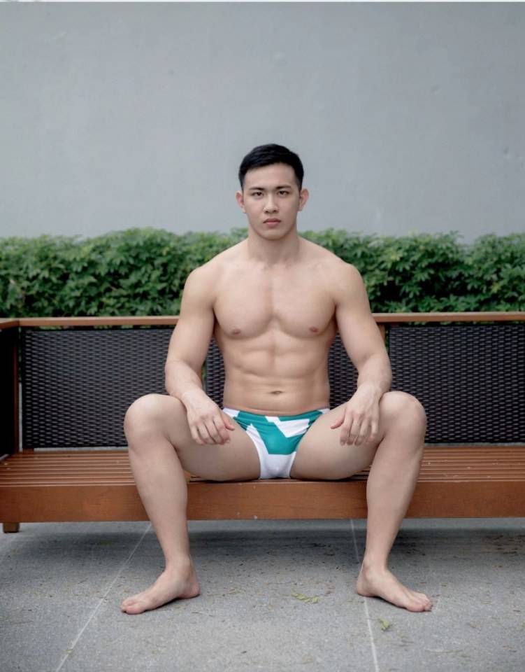 hot male 449 (18+)