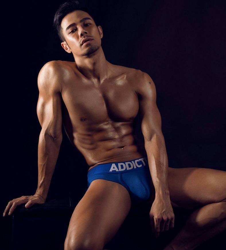 hot male 451 (18+)