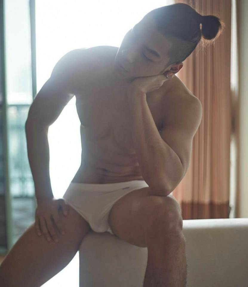 hot male 451 (18+)