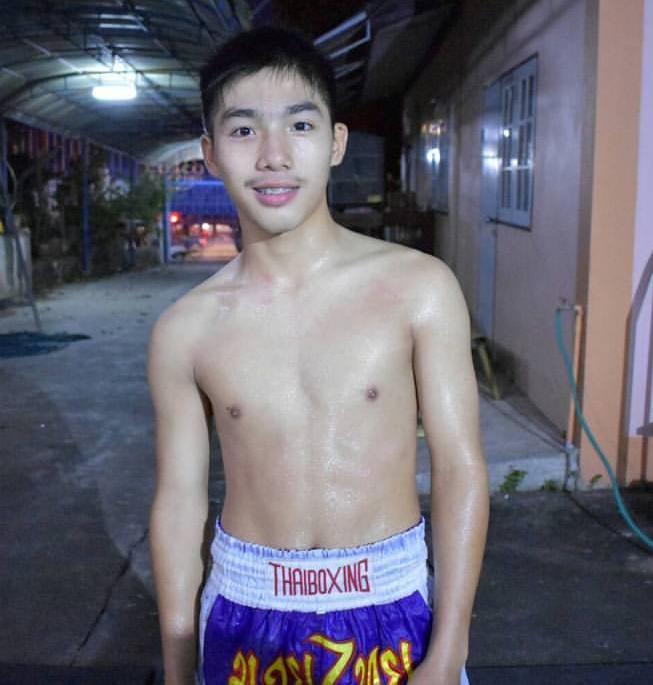 เด็กสมัยนี้ทำไมน่ากินจังครับ