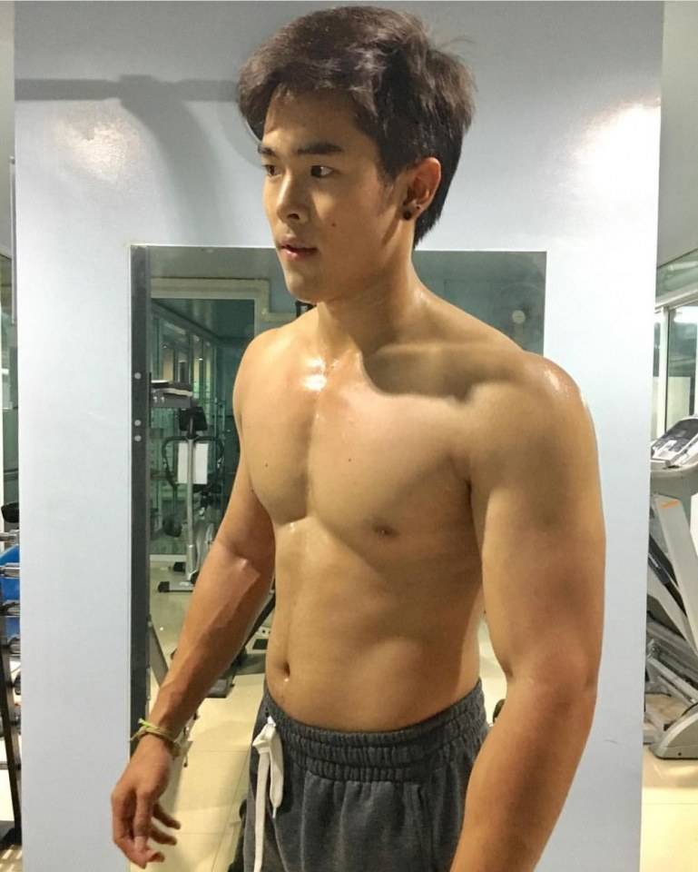 หนุ่มมัธยมสมัยนี้หุ่นไม่ธรรมดา