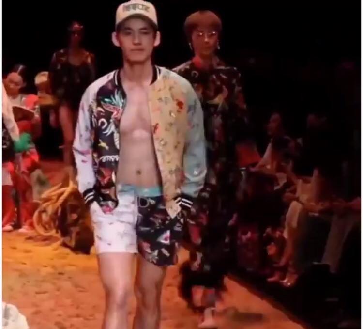 ไอ้จ้อย รับจ๊อบเดินแบบ ขอรับ
