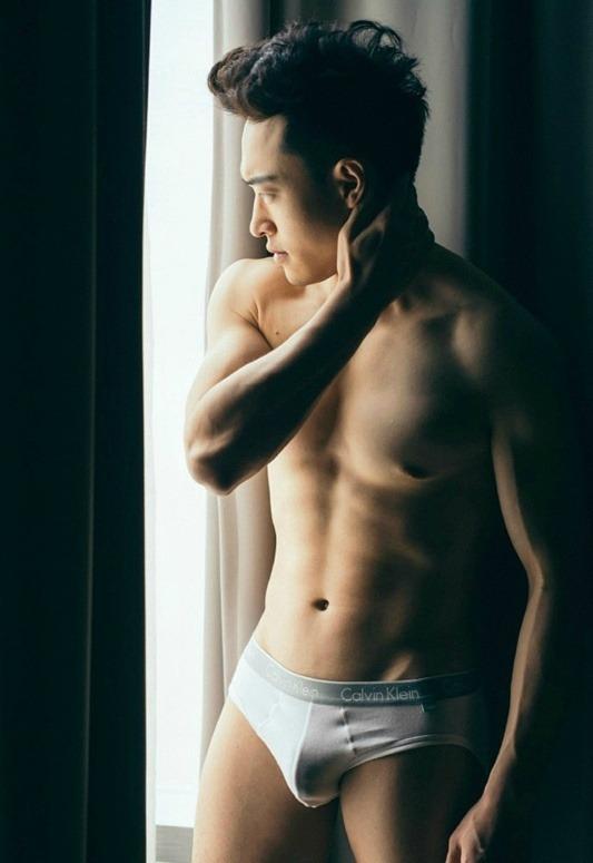 hot male 455 (18+)