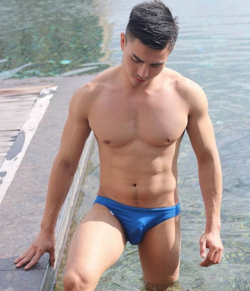 hot male 458 (18+)
