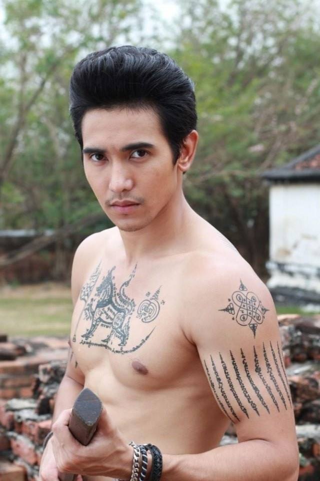 เลือกตัวร้ายเสียดายพระเอก