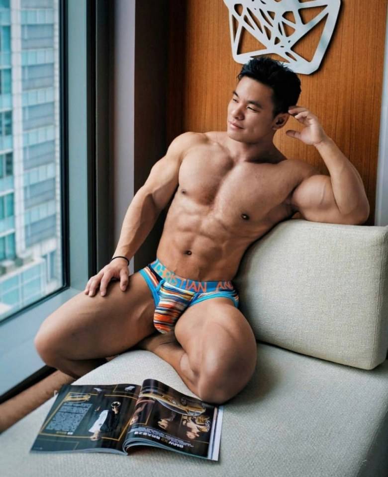 hot male 463 (18+)