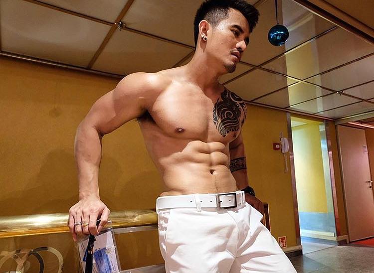 ส่องนายแบบ ๓