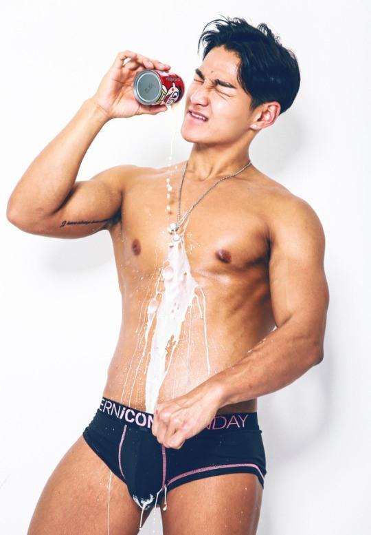 hot male 464 (18+)