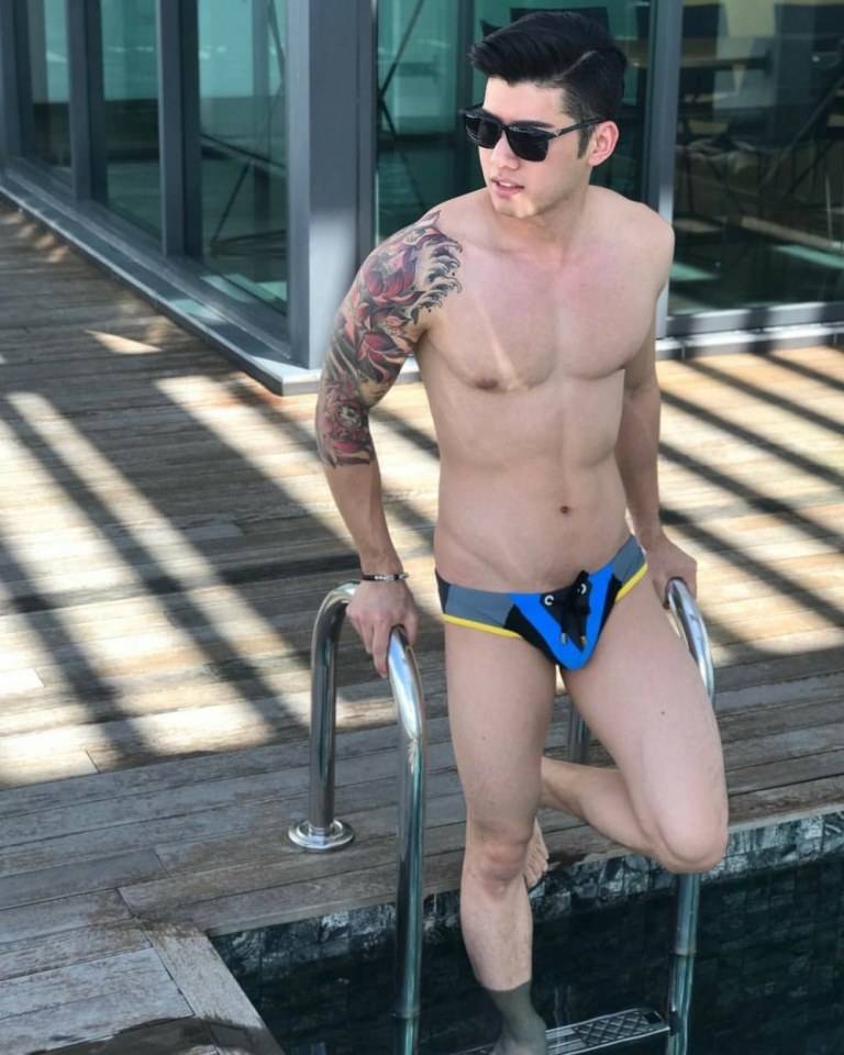 hot male 465 (18+)
