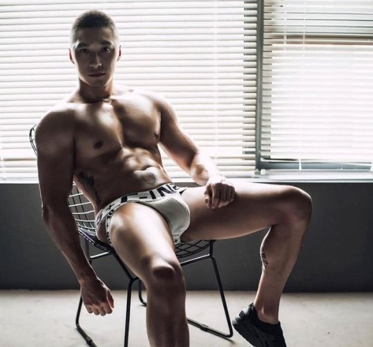 hot male 465 (18+)