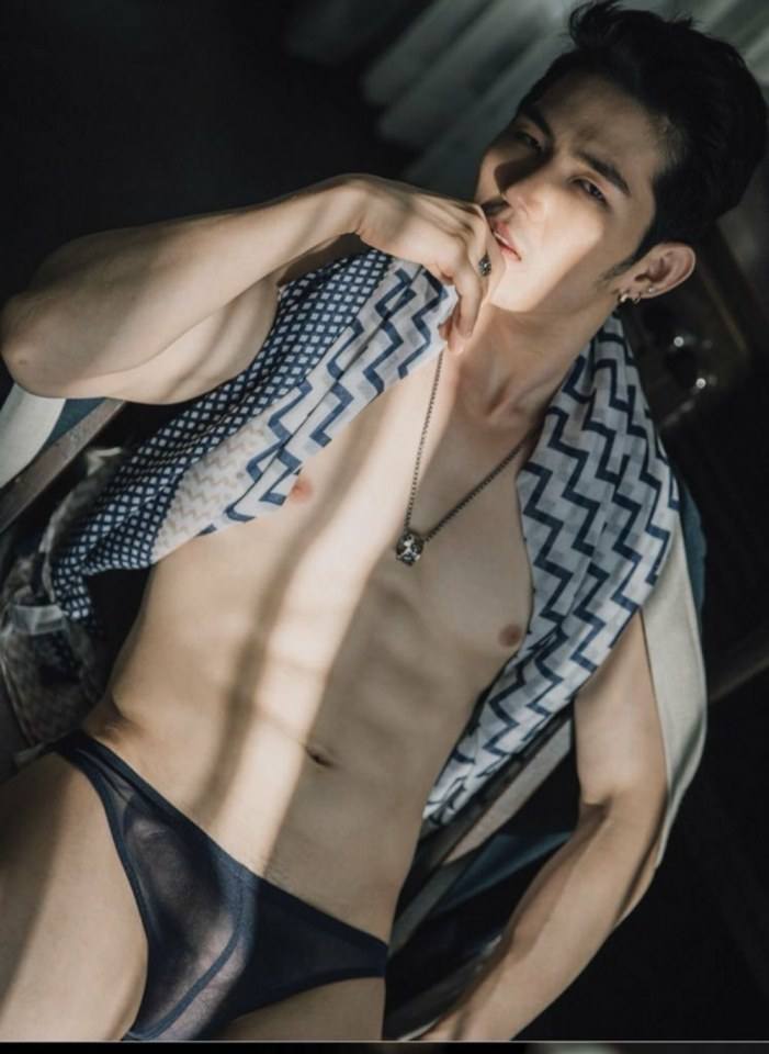 hot male 465 (18+)