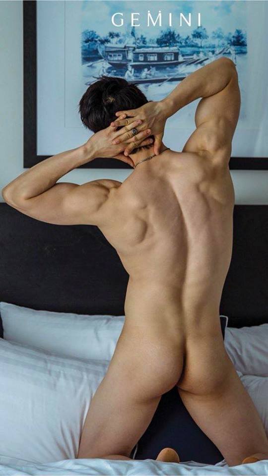 หนุ่มหล่อขึ้นปก 29