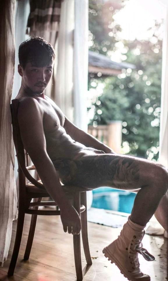 hot male 469 (18+)