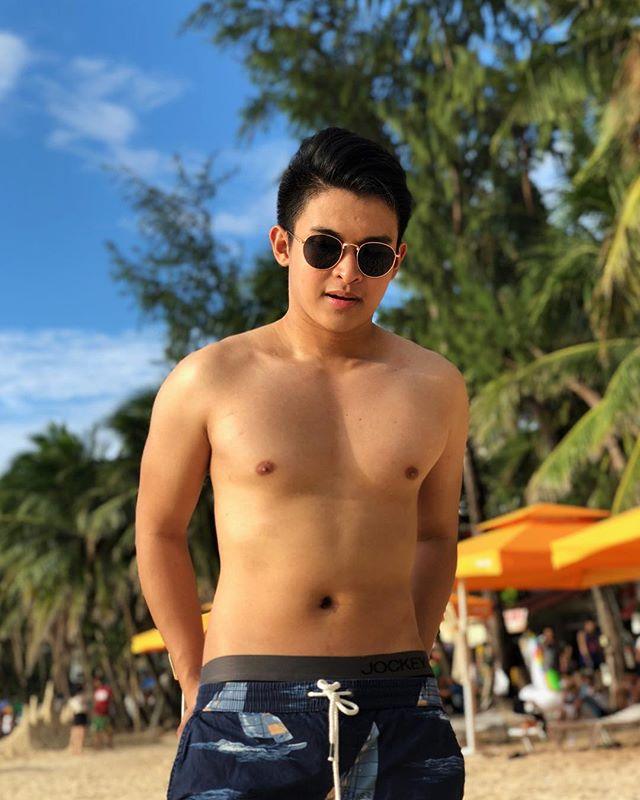 กอดถอดเลีย