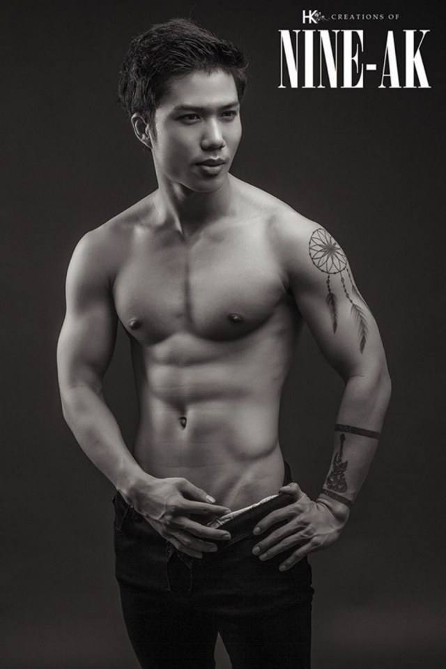 กอดถอดเลีย