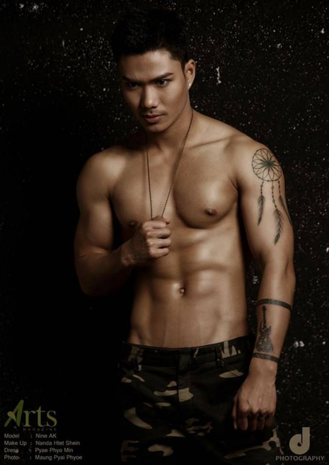 กอดถอดเลีย