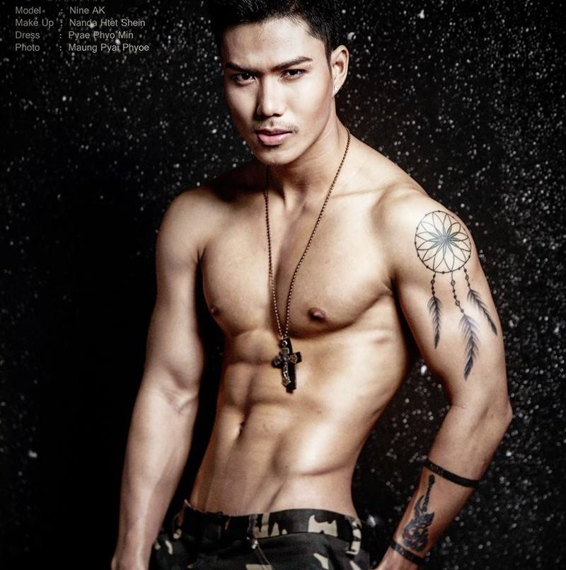 กอดถอดเลีย