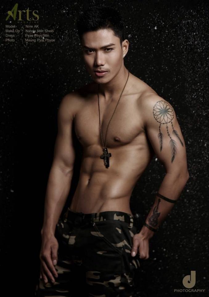 กอดถอดเลีย