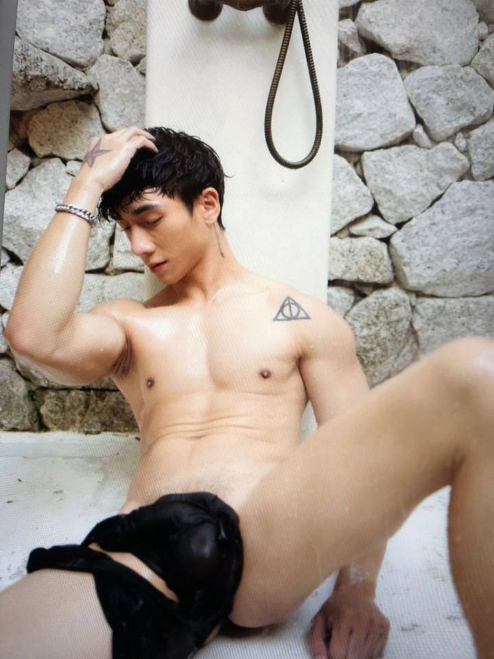 hot male 470 (18+)