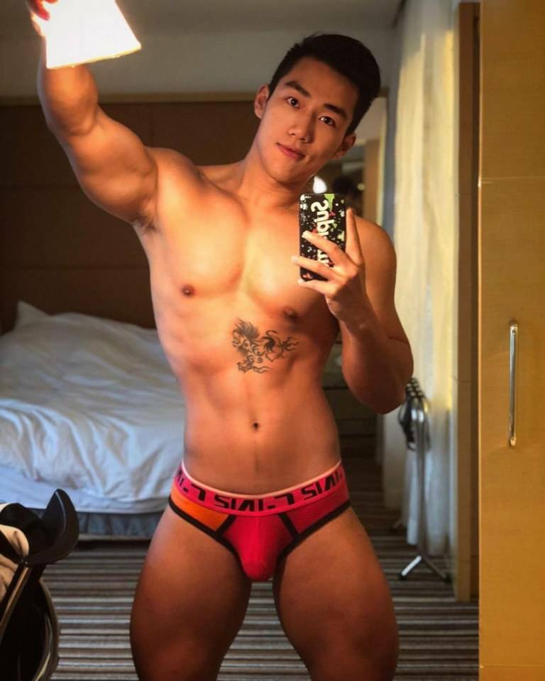 hot male 472 (18+)