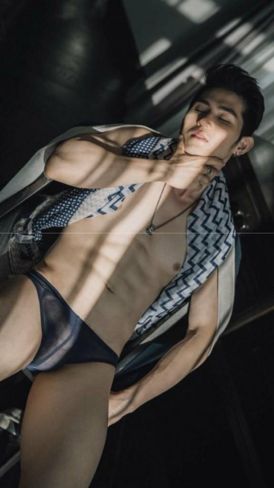 hot male 472 (18+)