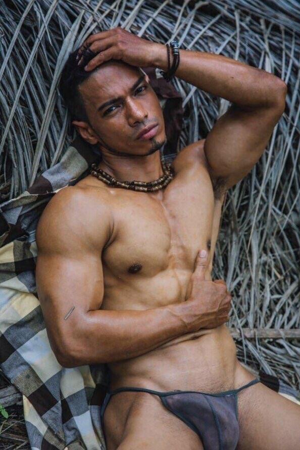 hot male 474 (18+)