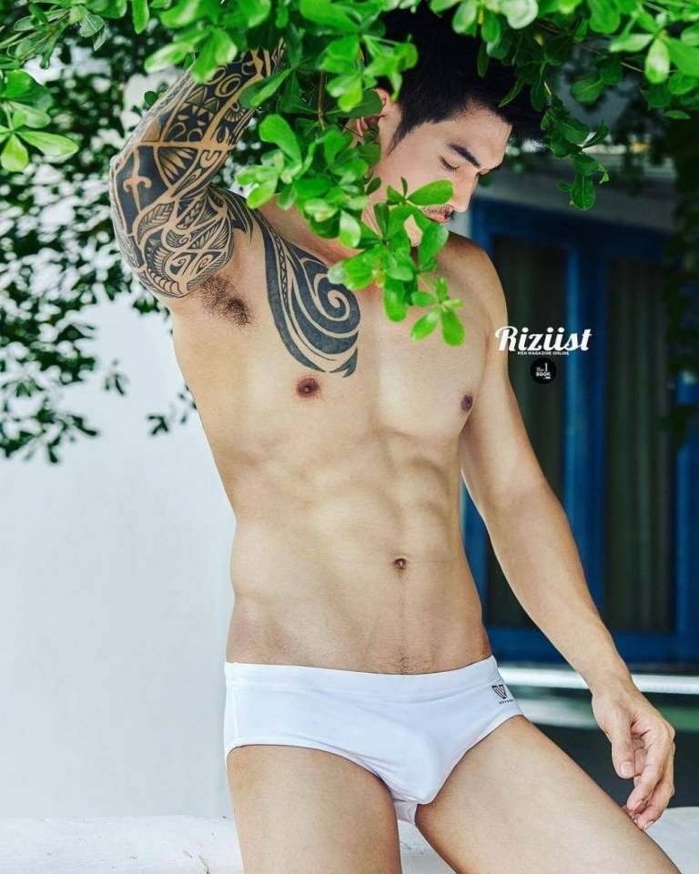 hot male 475 (18+)