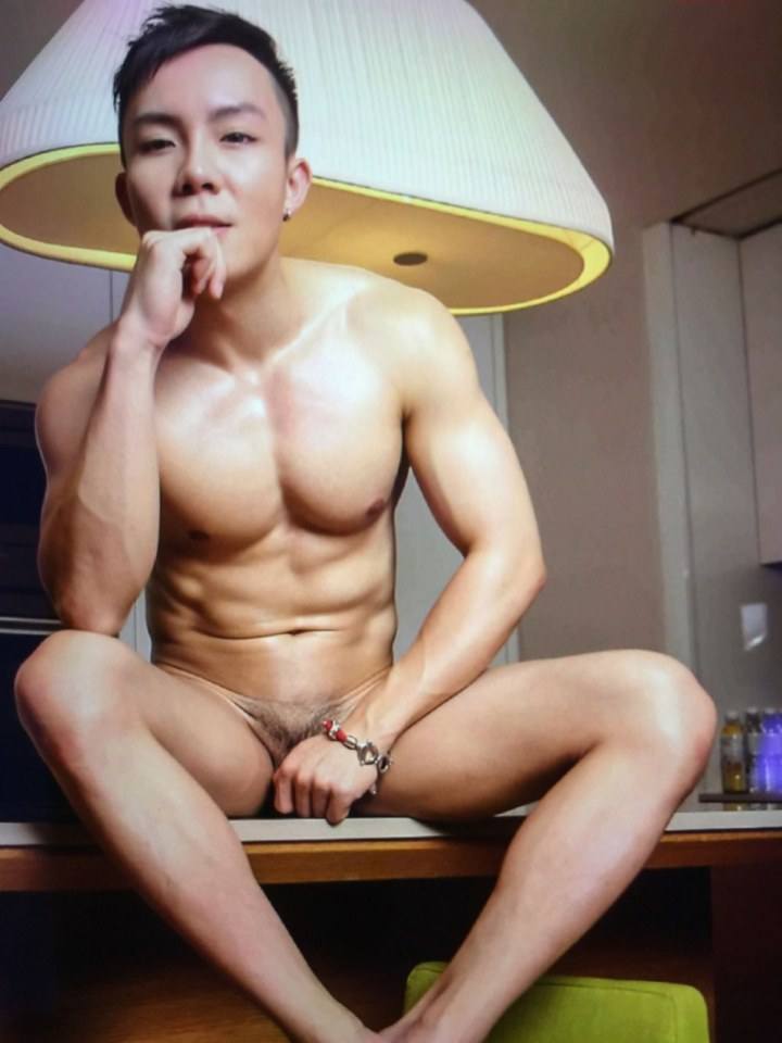hot male 476 (18+)
