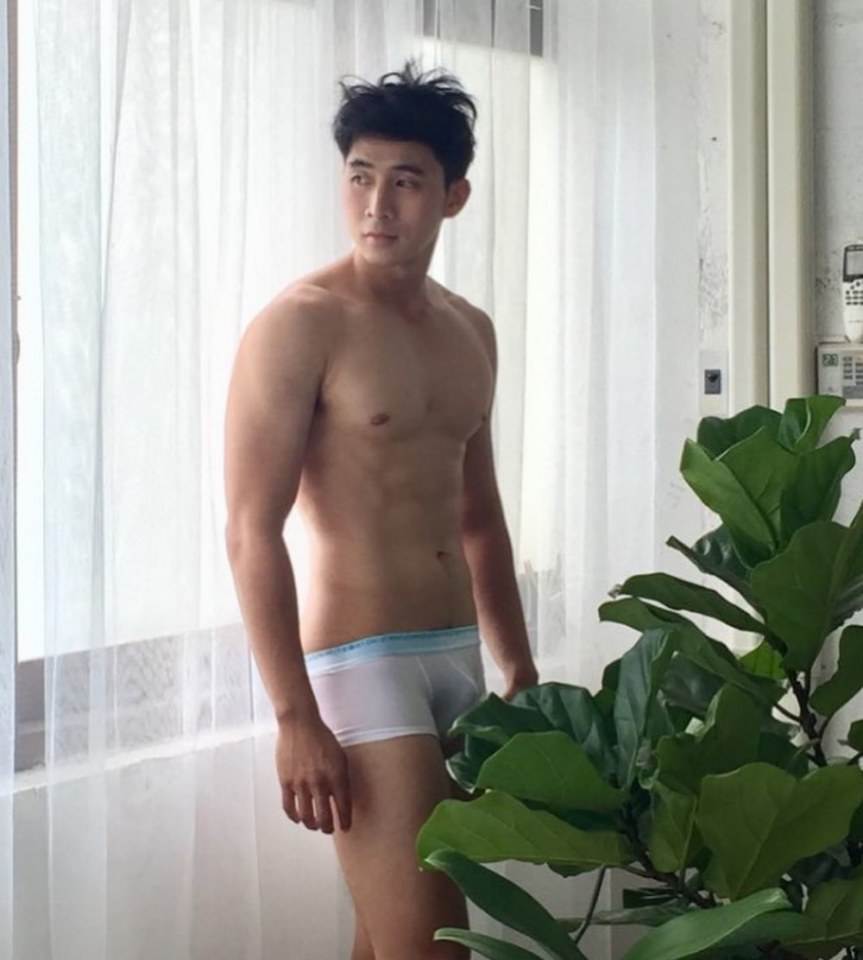 ทหารเรือสุดหล่อ