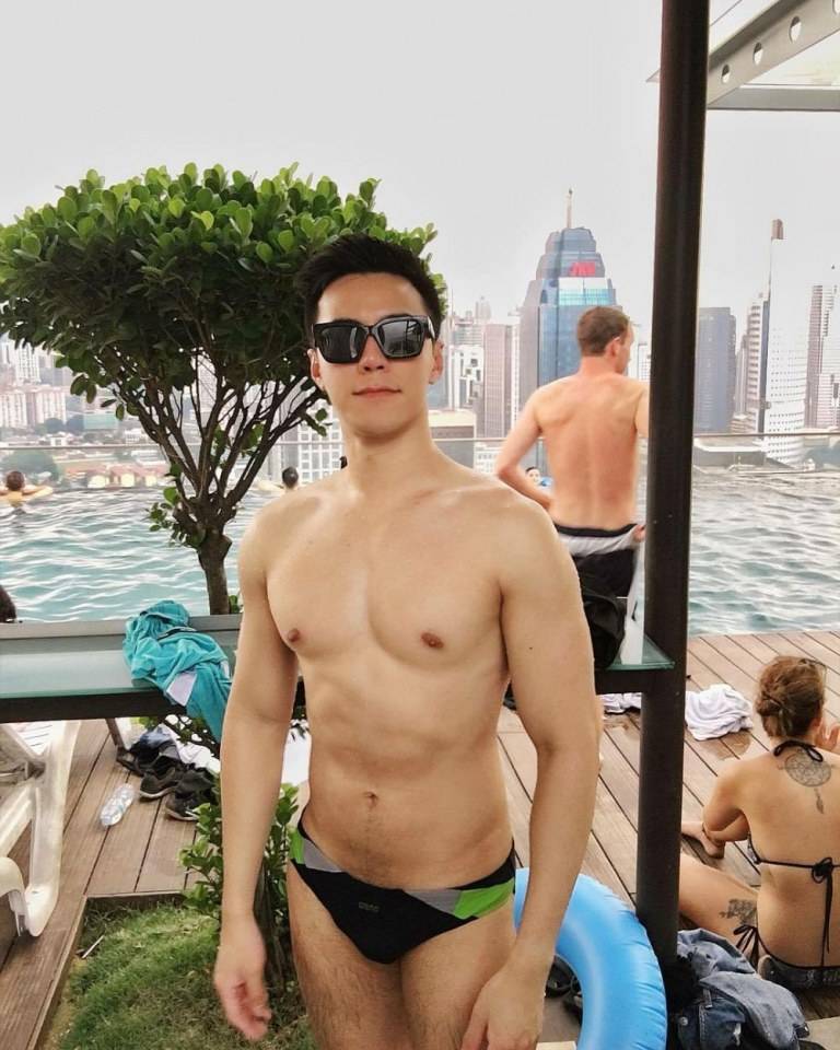 hot male 478 (18+)
