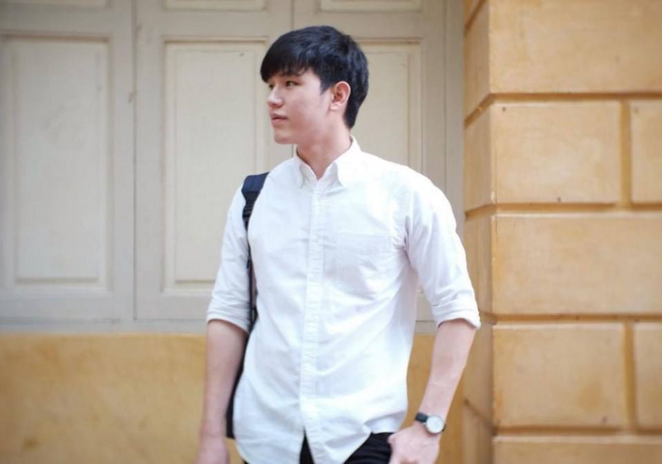 นิสิตชายที่แต่งกายไม่เรียบร้อย พบครูที่ห้องพักครูทีละสองคนค่ะ 2,592