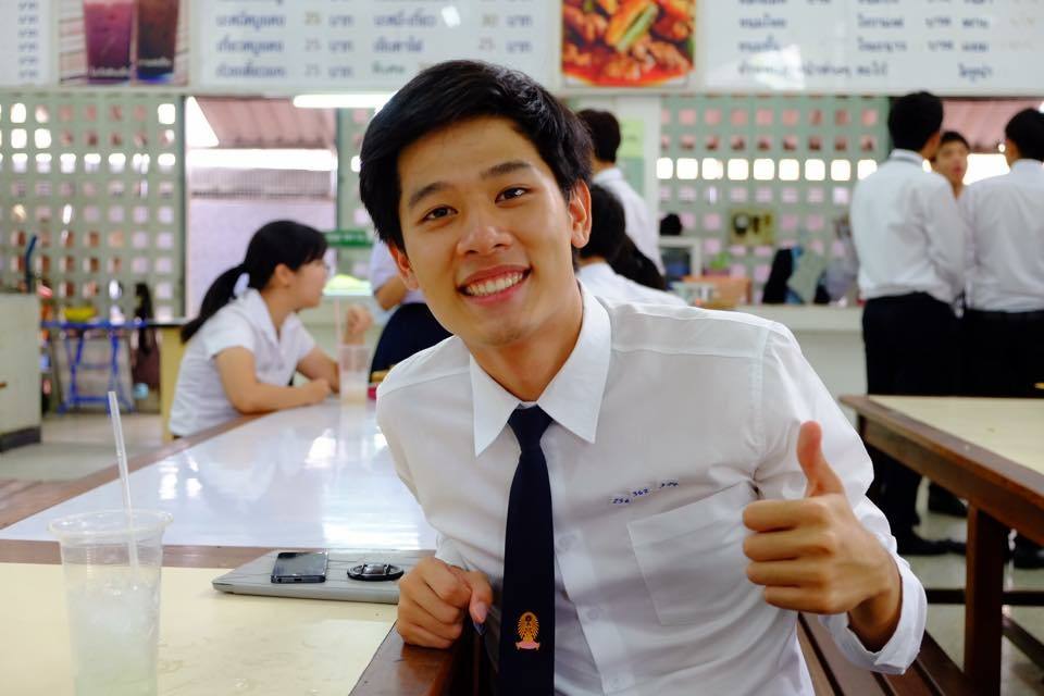 นิสิตชายที่แต่งกายไม่เรียบร้อย พบครูที่ห้องพักครูทีละสองคนค่ะ 2,592