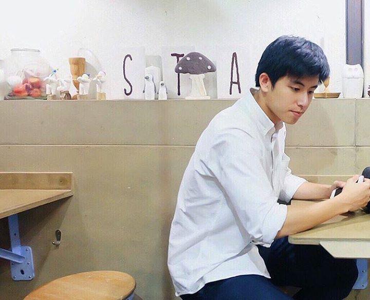 นิสิตชายที่แต่งกายไม่เรียบร้อย พบครูที่ห้องพักครูทีละสองคนค่ะ 2,592
