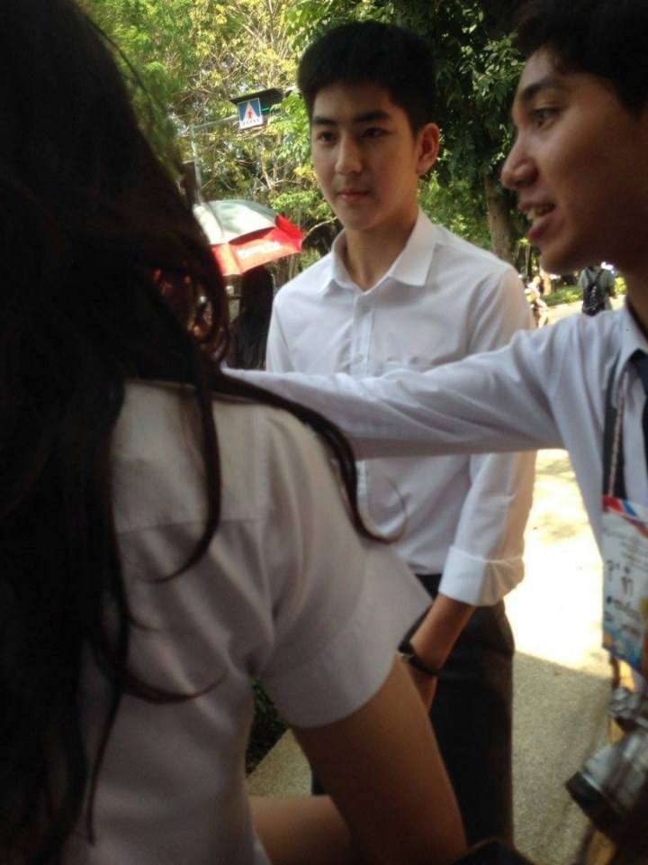 นิสิตชายที่แต่งกายไม่เรียบร้อย พบครูที่ห้องพักครูทีละสองคนค่ะ 2,592