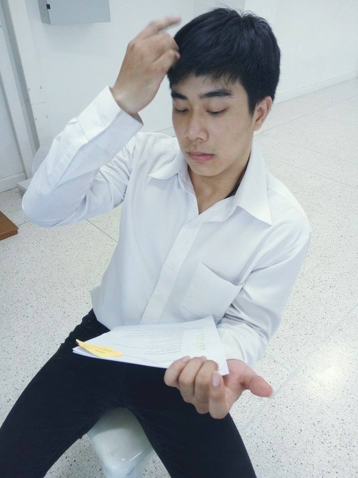 นิสิตชายที่แต่งกายไม่เรียบร้อย พบครูที่ห้องพักครูทีละสองคนค่ะ 2,592