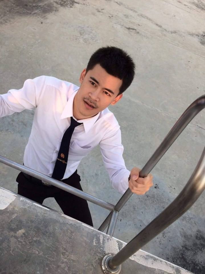 นิสิตชายที่แต่งกายไม่เรียบร้อย พบครูที่ห้องพักครูทีละสองคนค่ะ 2,592