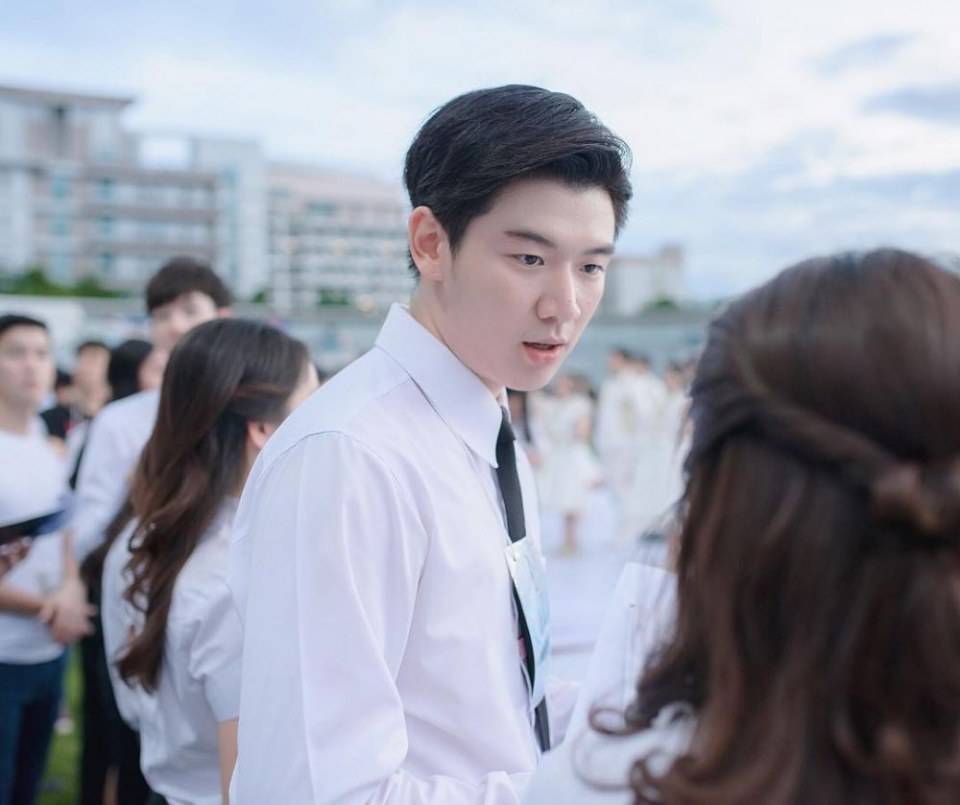 นิสิตชายที่แต่งกายไม่เรียบร้อย พบครูที่ห้องพักครูทีละสองคนค่ะ 2,592