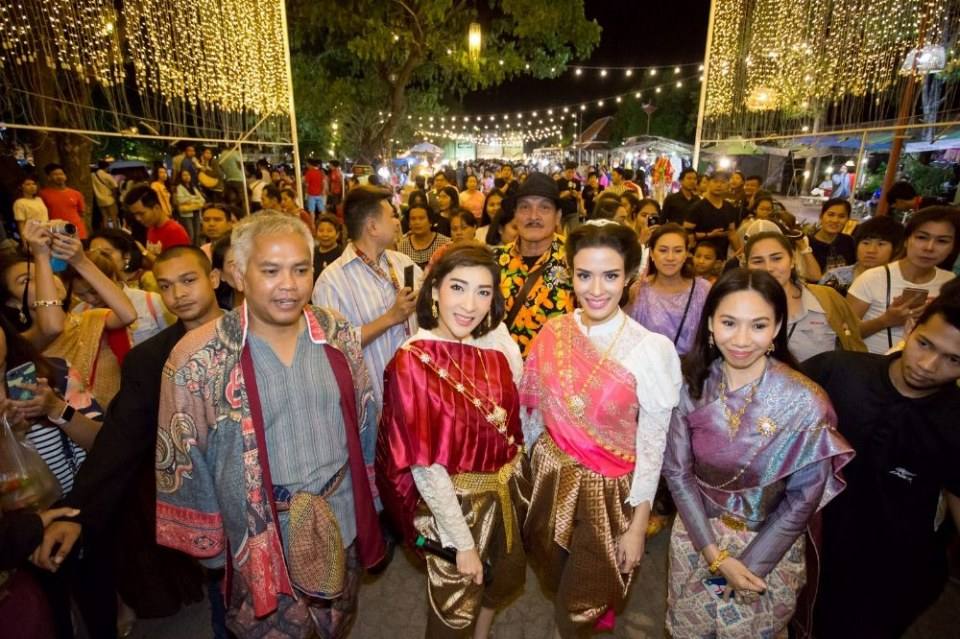 “เฟี้ยวฟ้าว” รุกจัดออแกไนซ์ ชวน “ท้าวทองกีบม้า” สร้างสีสันใส่ชุดไทยชมตลาดกรุงศรี อยุธยาไนท์มาร์เก็ต